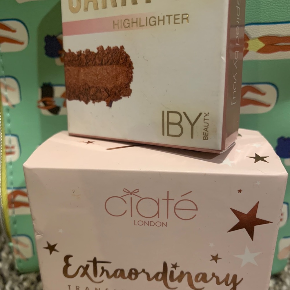 ❌SOLD❌Translucent powder and highlighter bundle